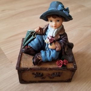 ❤️ Vintage small jewelry holder child in blue hat
